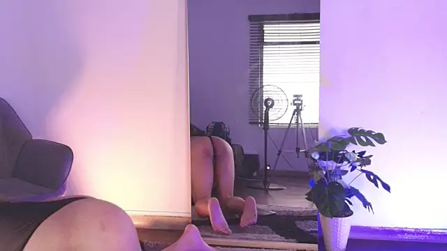 Snapshot of AshleyMonroee__ chatting on June 21, 2:08 pm AshleyMonroee online show from June 21, 2:08 pm