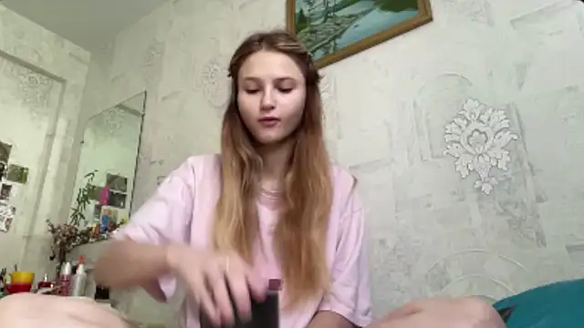 Snapshot of HeIen_cute chatting on July 15, 7:46 am HeIen cute online show from July 15, 7:46 am
