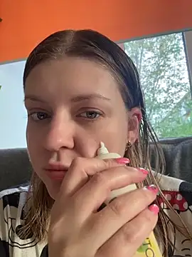 Snapshot of AnikaXRose chatting on June 6, 11:37 am AnikaXRose online show from June 6, 11:37 am
