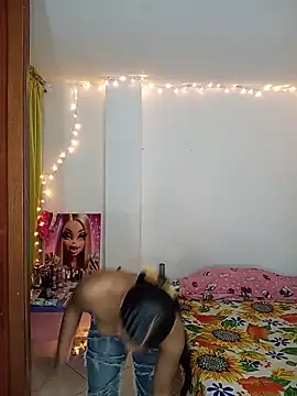 Snapshot of maddysont chatting on June 1, 4:58 am maddysont online show from June 1, 4:58 am
