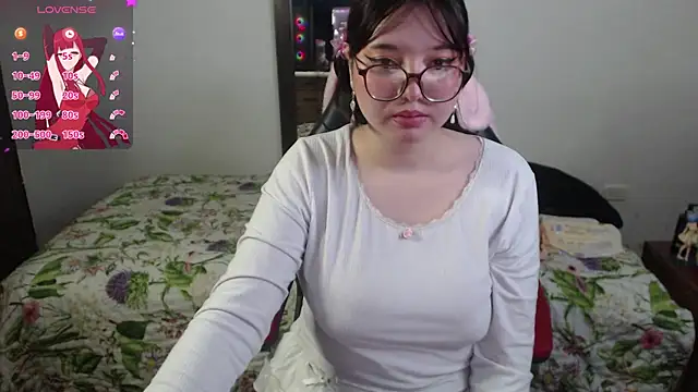 Snapshot of Hinata_kawaii chatting on June 8, 9:31 am Hinata kawaii online show from June 8, 9:31 am
