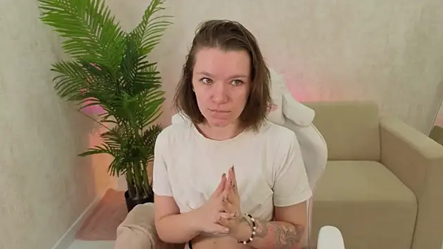 kira hatti online show from June 4, 1:11 am