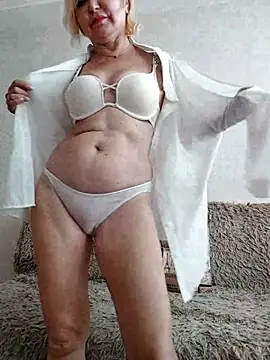 Snapshot of MilaLoveX chatting on July 5, 7:48 am MilaLoveX online show from July 5, 7:48 am