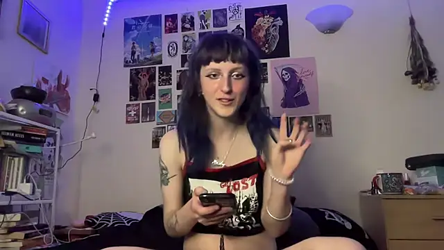Snapshot of batzy666 chatting on June 8, 10:37 am batzy666 online show from June 8, 10:37 am