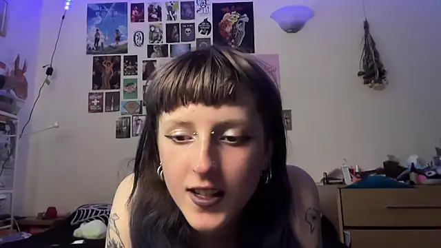 Snapshot of batzy666 chatting on June 10, 11:31 am batzy666 online show from June 10, 11:31 am