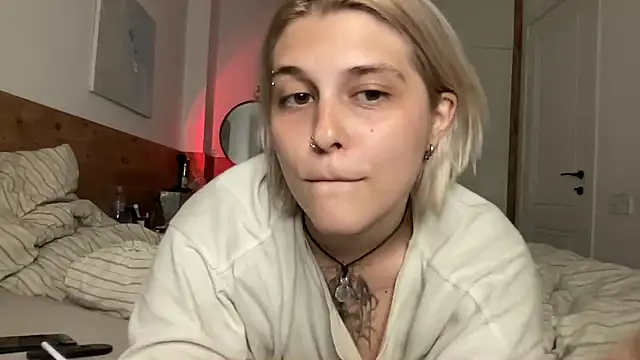 Snapshot of Ella_Bloom chatting on June 23, 5:11 pm Ella Bloom online show from June 23, 5:11 pm
