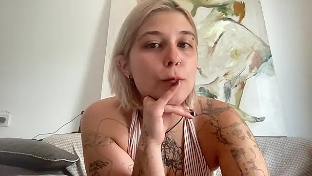Snapshot of Ella_Bloom chatting on July 7, 9:57 am Ella Bloom online show from July 7, 9:57 am