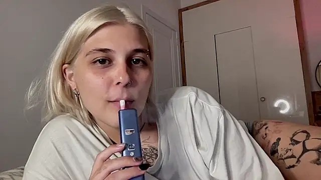 Snapshot of Ella_Bloom chatting on July 14, 6:24 pm Ella Bloom online show from July 14, 6:24 pm