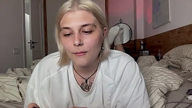 Snapshot of Ella_Bloom chatting on July 15, 6:46 pm Ella Bloom online show from July 15, 6:46 pm