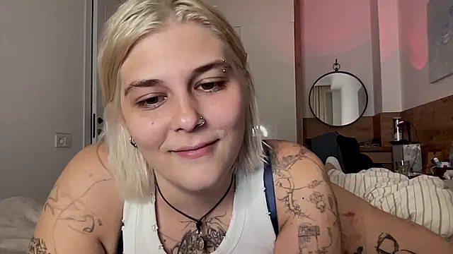 Snapshot of Ella_Bloom chatting on July 16, 7:31 pm Ella Bloom online show from July 16, 7:31 pm