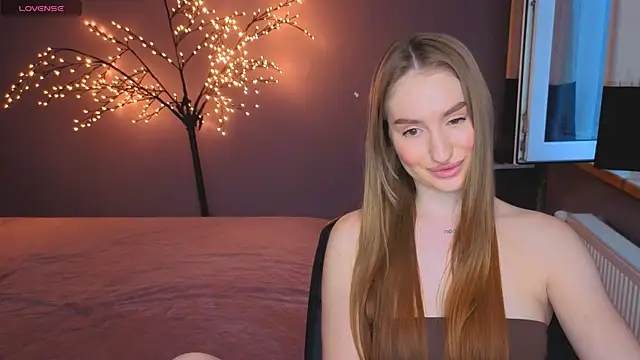 Snapshot of AlisaFoxis chatting on July 6, 5:37 pm AlisaFoxis online show from July 6, 5:37 pm