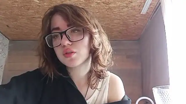 Snapshot of OliviaMoment chatting on June 18, 9:14 am OliviaMoment online show from June 18, 9:14 am