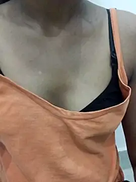 Snapshot of sexy_kajal9 chatting on June 2, 6:37 am sexy kajal9 online show from June 2, 6:37 am