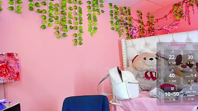 Snapshot of valentinee_xo chatting on June 23, 6:11 am valentinee xo online show from June 23, 6:11 am