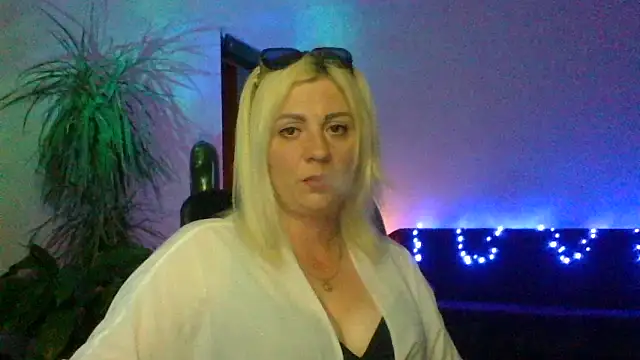 Snapshot of LunaaKiss chatting on June 30, 9:16 pm LunaaKiss online show from June 30, 9:16 pm