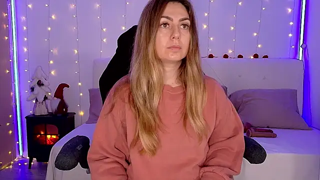 LindaWhite  online show from December 15, 5:06 pm