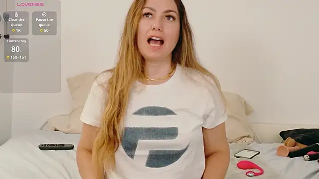 LindaWhite  online show from July 16, 4:35 pm