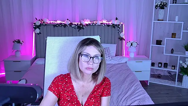 Snapshot of LioraVale chatting on July 20, 12:51 pm LioraVale online show from July 20, 12:51 pm