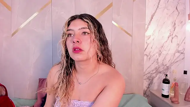 ChloeBelle  online show from June 18, 12:42 pm