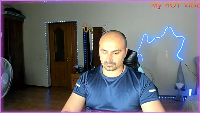 Snapshot of -SexyDaddy- chatting on June 6, 4:44 pm -SexyDaddy- online show from June 6, 4:44 pm