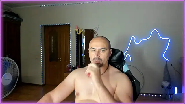 Snapshot of -SexyDaddy- chatting on June 12, 3:00 pm -SexyDaddy- online show from June 12, 3:00 pm