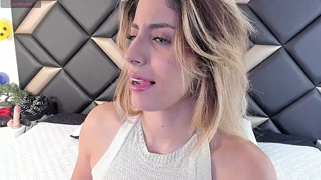 Snapshot of AdrianaHarlow chatting on June 28, 12:55 pm AdrianaHarlow online show from June 28, 12:55 pm