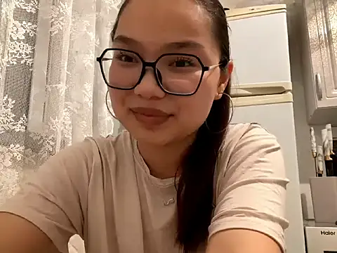 Snapshot of LightMarou chatting on June 3, 6:46 pm LightMarou online show from June 3, 6:46 pm