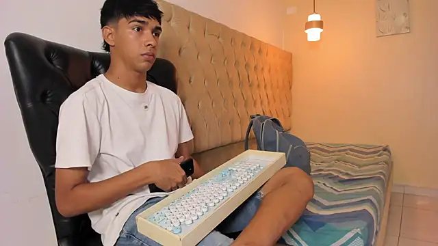 Snapshot of Samir_19XX chatting on June 2, 6:10 pm Samir 19XX online show from June 2, 6:10 pm