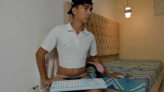 Snapshot of Samir_19XX chatting on July 10, 3:33 am Samir 19XX online show from July 10, 3:33 am