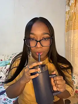 Snapshot of chell_iivy chatting on June 19, 5:34 am chell iivy online show from June 19, 5:34 am
