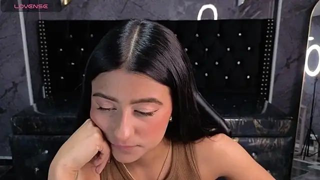 Snapshot of Catalella_Little_B chatting on June 2, 8:33 pm Catalella Little B online show from June 2, 8:33 pm