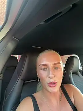 Snapshot of Millymae_ chatting on June 24, 4:17 pm Millymae online show from June 24, 4:17 pm