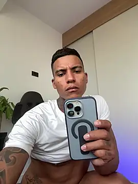 Snapshot of JhonDenis chatting on June 3, 1:03 pm JhonDenis online show from June 3, 1:03 pm