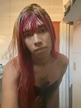 Snapshot of itevellyn_ chatting on June 8, 11:21 am itevellyn online show from June 8, 11:21 am