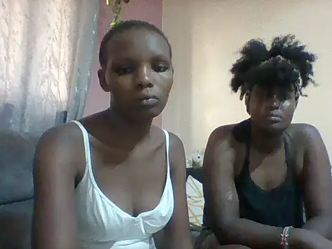 Snapshot of Prettypappi77 chatting on June 28, 1:39 pm Prettypappi77 online show from June 28, 1:39 pm