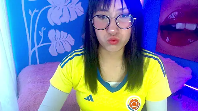 Snapshot of eli_doll chatting on July 7, 11:14 am eli doll online show from July 7, 11:14 am
