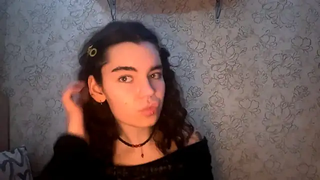 Snapshot of LaceyBatter chatting on July 20, 9:28 pm LaceyBatter online show from July 20, 9:28 pm