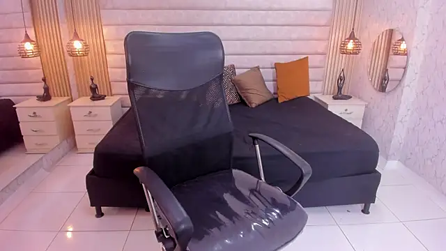 Snapshot of Cloe_Monroee_ chatting on June 10, 7:35 pm Cloe Monroee online show from June 10, 7:35 pm
