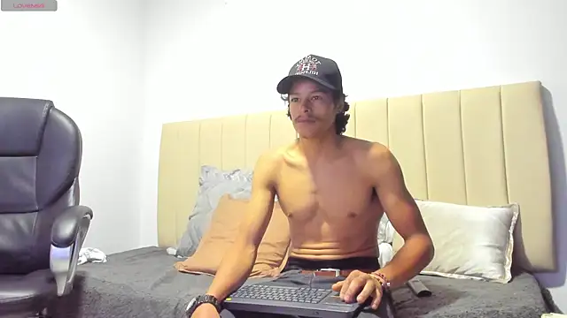 tommyhot7 online show from July 22, 9:28 pm