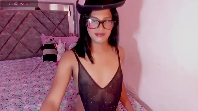 Snapshot of isabellaho1318 chatting on June 21, 6:27 am isabellaho1318 online show from June 21, 6:27 am