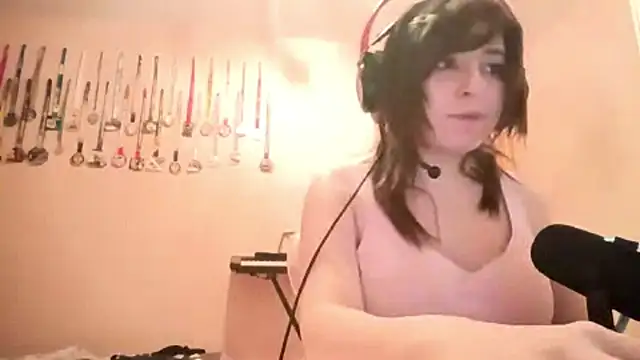 bunnyhoneylovehands online show from June 14, 6:21 pm
