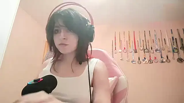 bunnyhoneylovehands online show from June 26, 9:19 pm