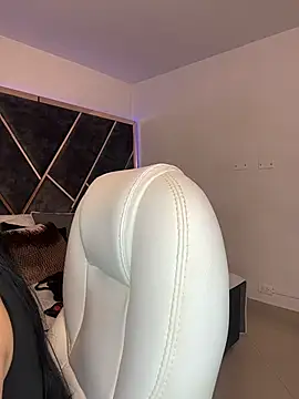 Snapshot of FoxySkye chatting on July 14, 5:01 am FoxySkye online show from July 14, 5:01 am