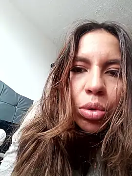 Snapshot of CleoDely chatting on June 3, 8:47 pm CleoDely online show from June 3, 8:47 pm