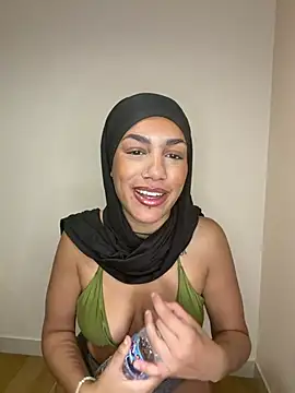 Snapshot of nadiabnssd chatting on June 21, 12:52 pm nadiabnssd online show from June 21, 12:52 pm