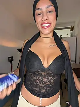 Snapshot of nadiabnssd chatting on July 27, 8:16 pm nadiabnssd online show from July 27, 8:16 pm