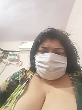Snapshot of simranjeet_kaur69 chatting on July 4, 11:00 pm simranjeet kaur69 online show from July 4, 11:00 pm