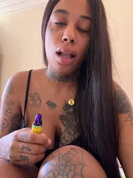 Snapshot of Kira_nyxx chatting on June 2, 8:27 am Kira nyxx online show from June 2, 8:27 am