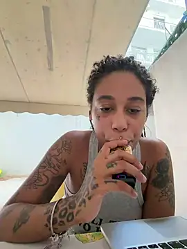 Snapshot of Kira_nyxx chatting on July 13, 3:48 pm Kira nyxx online show from July 13, 3:48 pm
