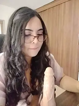 Snapshot of Roxxy_Sade chatting on June 25, 8:57 pm Roxxy Sade online show from June 25, 8:57 pm